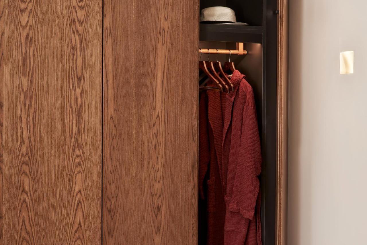 Orama Hotel & Spa Fira  Luaran gambar A wardrobe