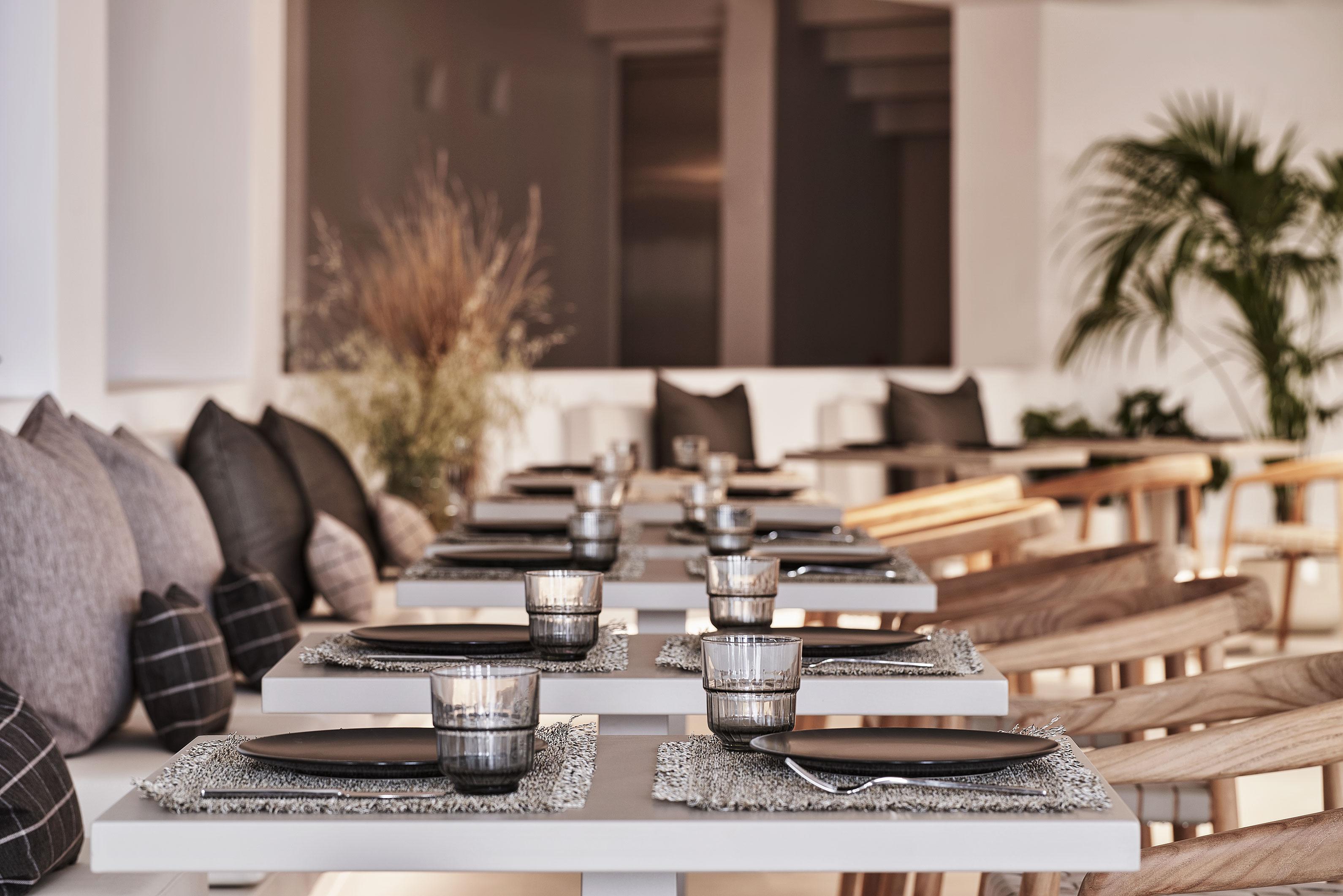 Orama Hotel & Spa Fira  Luaran gambar A table set for dinner