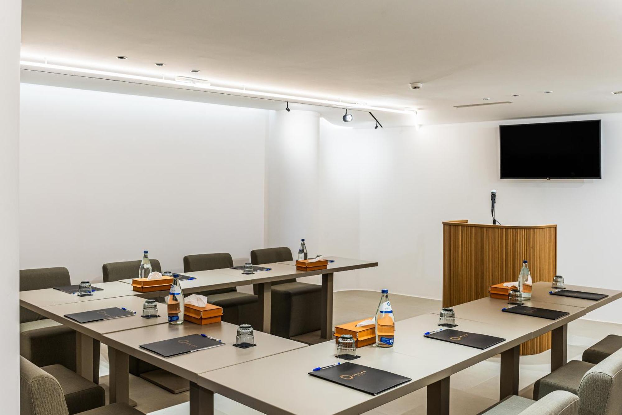 Orama Hotel & Spa Fira  Luaran gambar The boardroom at the London Business School